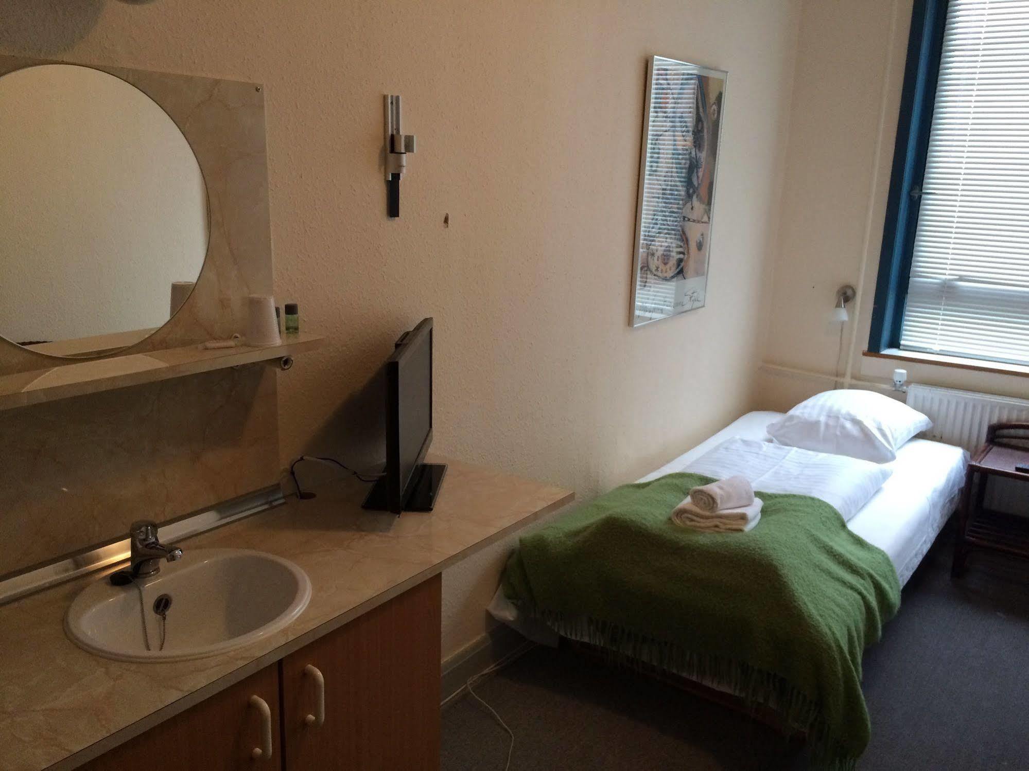 Annex Bed & Breakfast เฟรเดริกส์ฮัฟน์ ภายนอก รูปภาพ